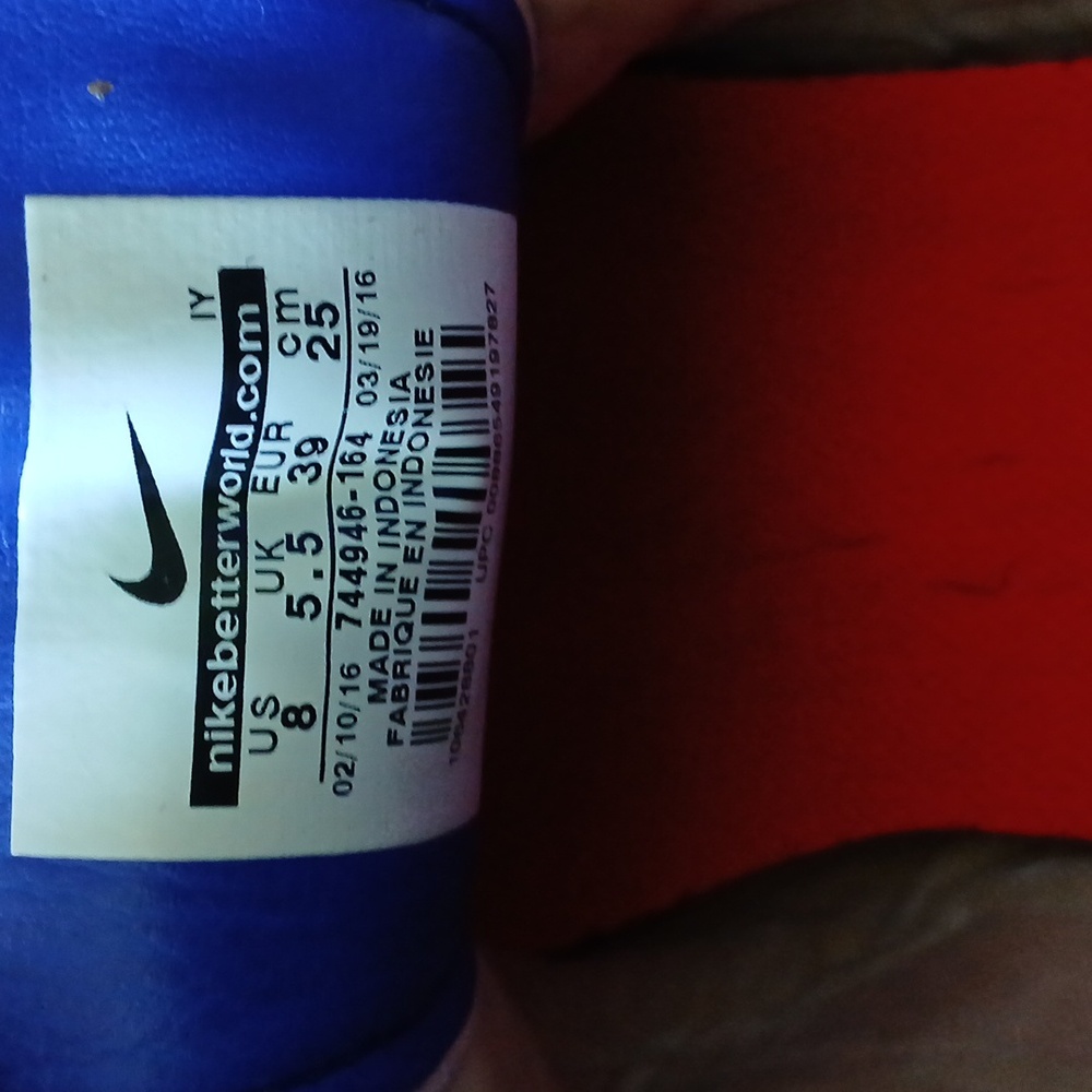 Nike Soccer Cleats - Picture 8 of 8